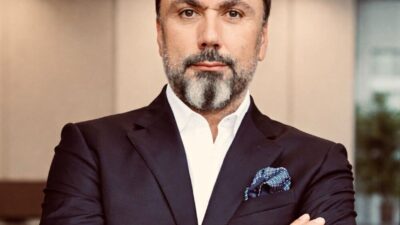 Küresel piyasalarda cuma günü altın fiyatları son yılların en sert