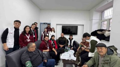 Niğde Ömer Halisdemir Üniversitesi Yeryüzü Doktorları Kulübü Tıp Fakültesi öğrencileri