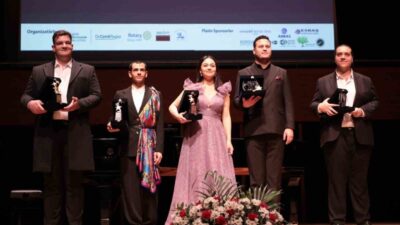 İzmir’de düzenlenen 18. Ulusal Genç Solist Yarışması’na Anadolu Üniversitesi damga