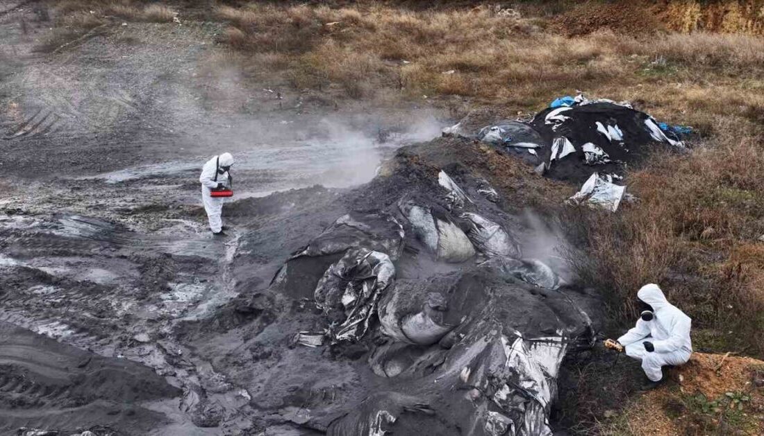 Ankara’nın Sincan ilçesi Yenikent bölgesinde ana yol kenarına dökülen hafriyat