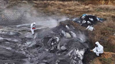 Ankara’nın Sincan ilçesi Yenikent bölgesinde ana yol kenarına dökülen hafriyat