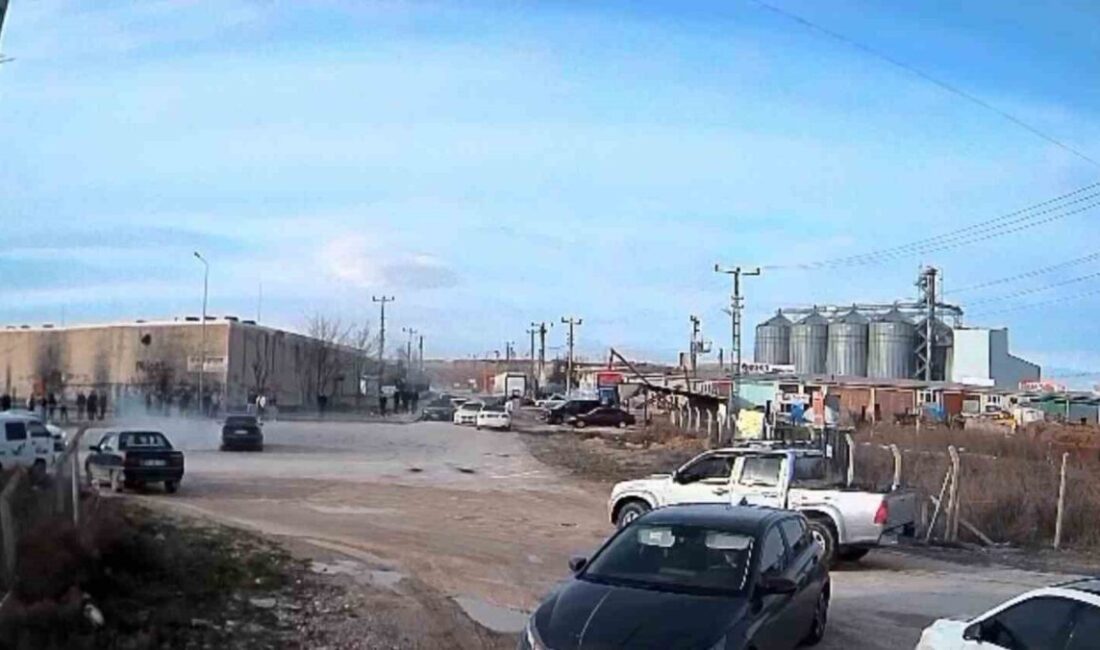 Ankara’nın Polatlı ilçesinde otomobilleriyle drift atarak diğer sürücülerin güvenliğini tehlikeye