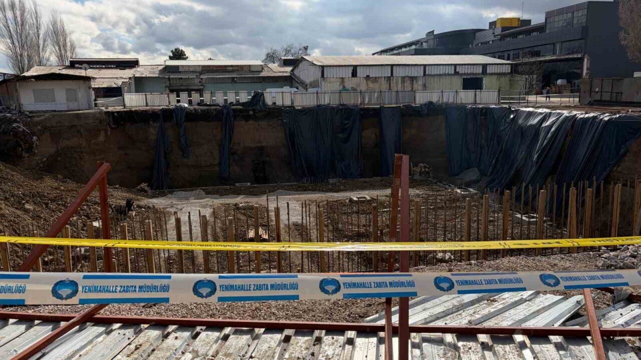 Ankara Yenimahalle’de inşaat alanında meydana gelen toprak kayması sonucu göçük