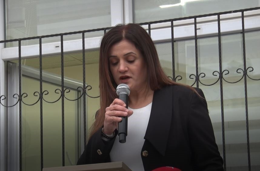 Ankara’nın Mamak ilçesindeki Şehitlik Ortaokulu’nda öğrenciler, 6 Şubat depremlerinde hayatını