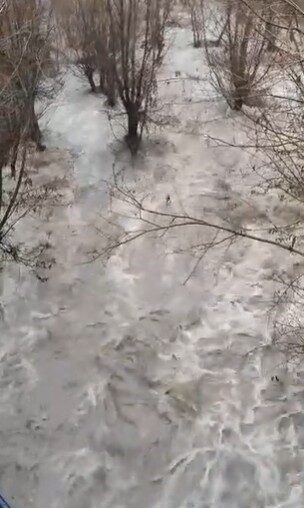 Ankara’nın Çubuk ilçesinde etkili olan yağışların ardından sel nedeniyle taşkınlıklar