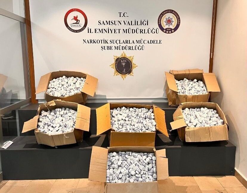 Samsun’da narkotik ekiplerince düzenlenen operasyonda anne ile oğlu 230 bin