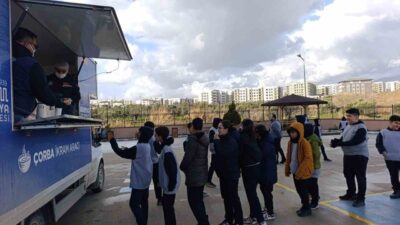 Antakya Belediyesi Sosyal Yardım İşleri Müdürlüğü bünyesindeki Çorba İkram aracıyla,