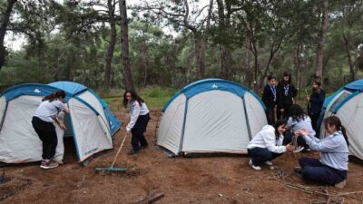Antalya Büyükşehir Belediyesi’nin izcilik çalışmaları kapsamında farklı dönemlerden izciler, Gençlik