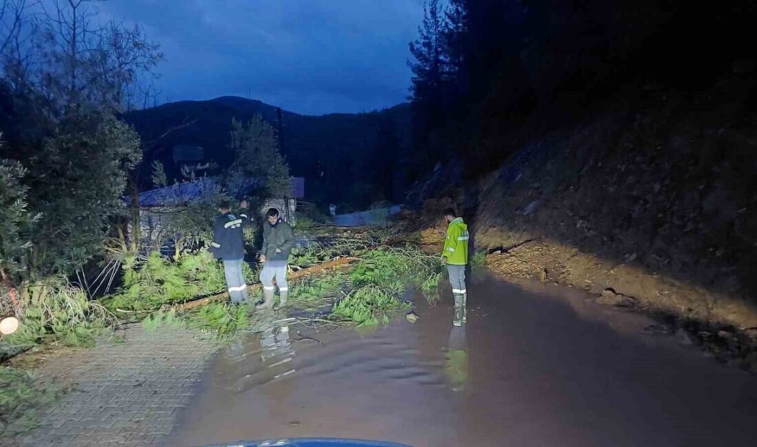 Antalya’nın Gündoğmuş ilçesinde etkili olan sağanak yağış nedeniyle dereler taştı,