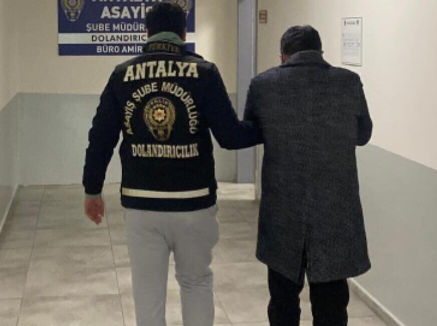 Antalya’da boya malzemeleri karşılığında aldıkları 38 bin avroyu ’döviz bürosuna