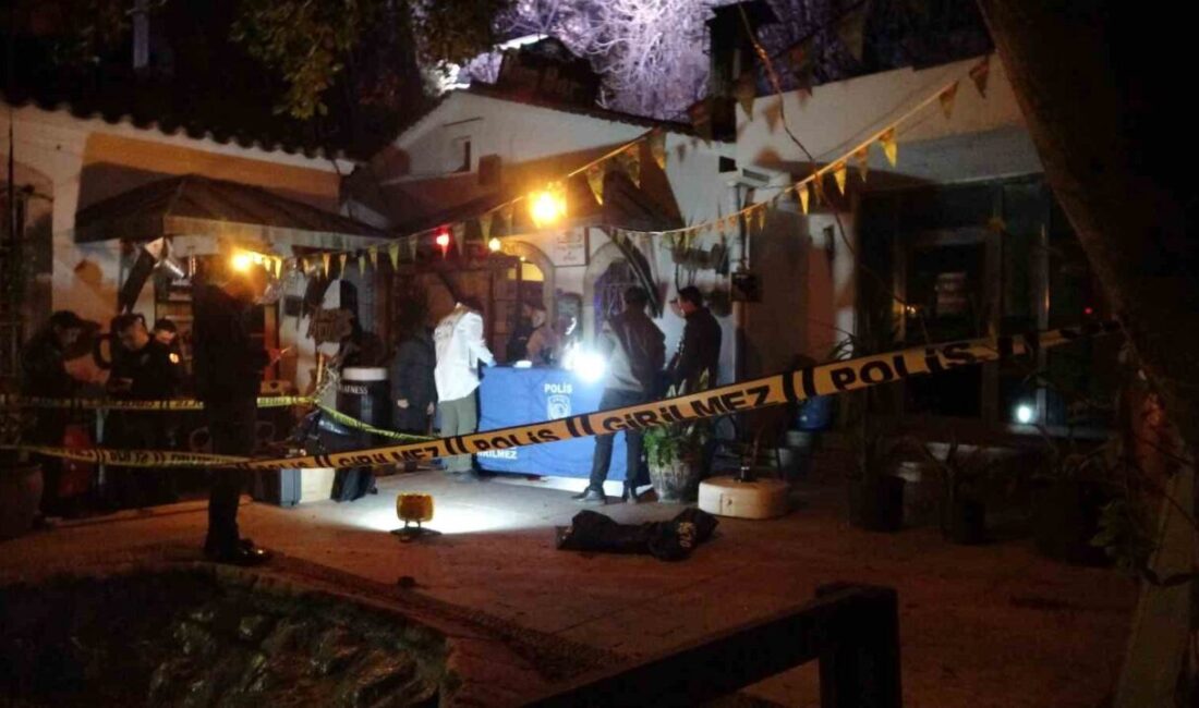 Antalya’nın en işlek noktalarından Cumhuriyet Meydanı’nda gece saatlerinde meydana gelen