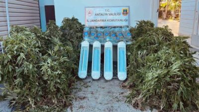 Antalya’nın Aksu ilçesinde düzenlenen uyuşturucu operasyonunda 23 kilo 950 gram