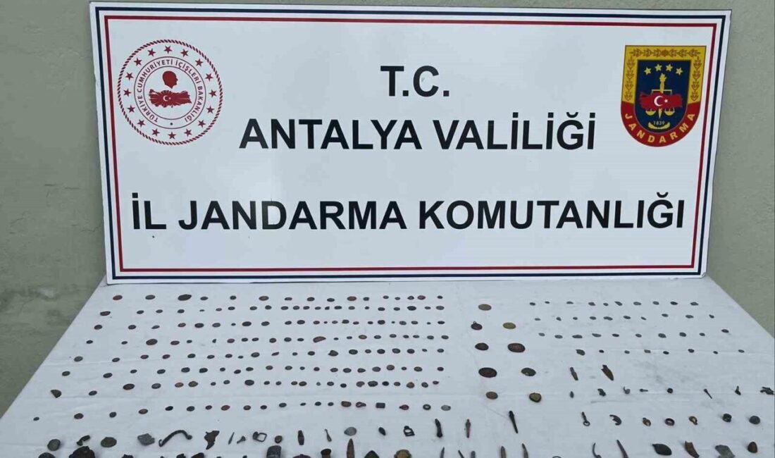 Antalya’nın Alanya ilçesinde düzenlenen operasyonda 281 adet tarihi eser ele