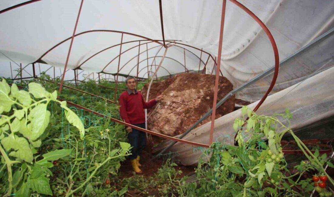 Antalya’nın Kumluca İlçesinde fırtına, hortum ve su baskınlarının ardından başlayan