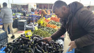 Afyonkarahisar’da kurulan semt pazarlarında kilogram fiyatı 80-150 TL arasında değişen