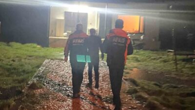 Muğla’nın Menteşe ilçesi Yerkesik Mahallesinde aşırı yağış nedeniyle aracı sürüklenen