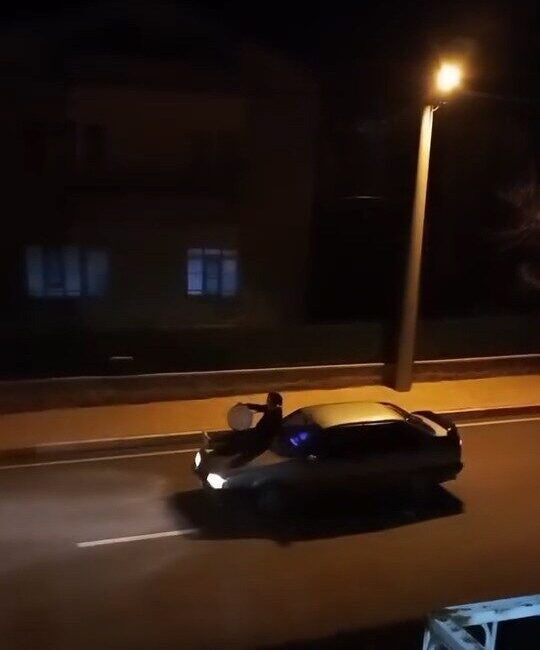 Niğde’nin Bor ilçesine bağlı Fatih Mahallesi’nde sahur davulcusunun ilginç yöntemi