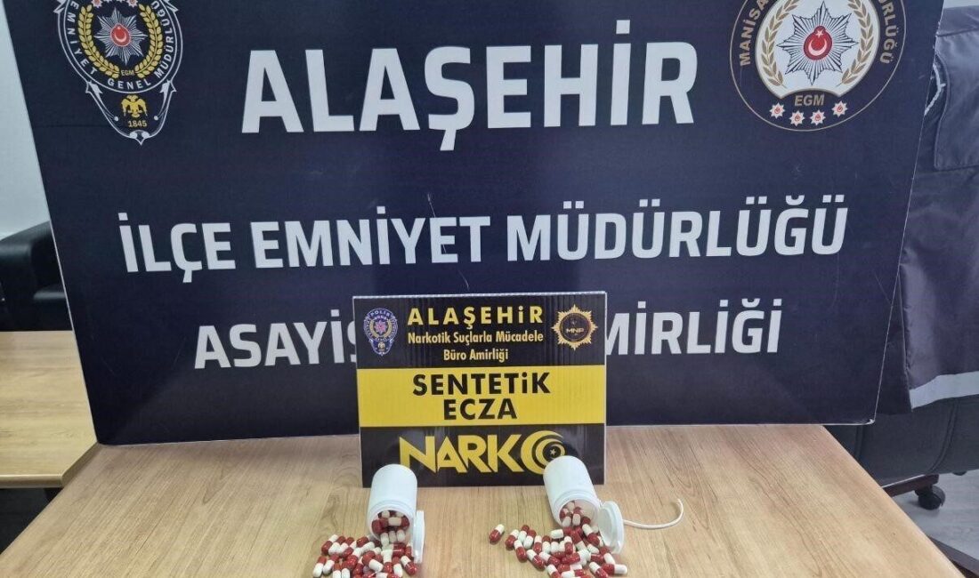 Manisa’nın Alaşehir ilçesinde aracında sentetik hap ile yakalanan sürücü tutuklandı.