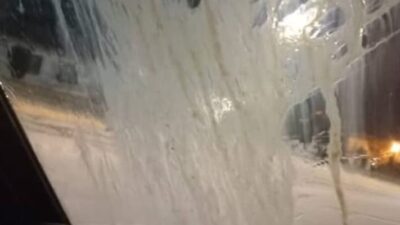 Eskişehir’de kimliği henüz belirlenemeyen bir grup çocuk, spor salonuna ve