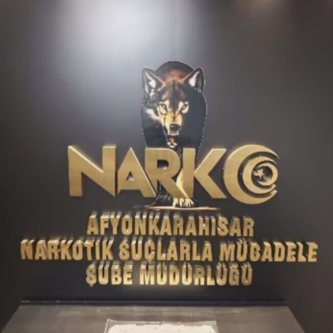 Afyonkarahisar’da aracın torpido kısmına zulalanmış 204 gram uyuşturucu madde ile