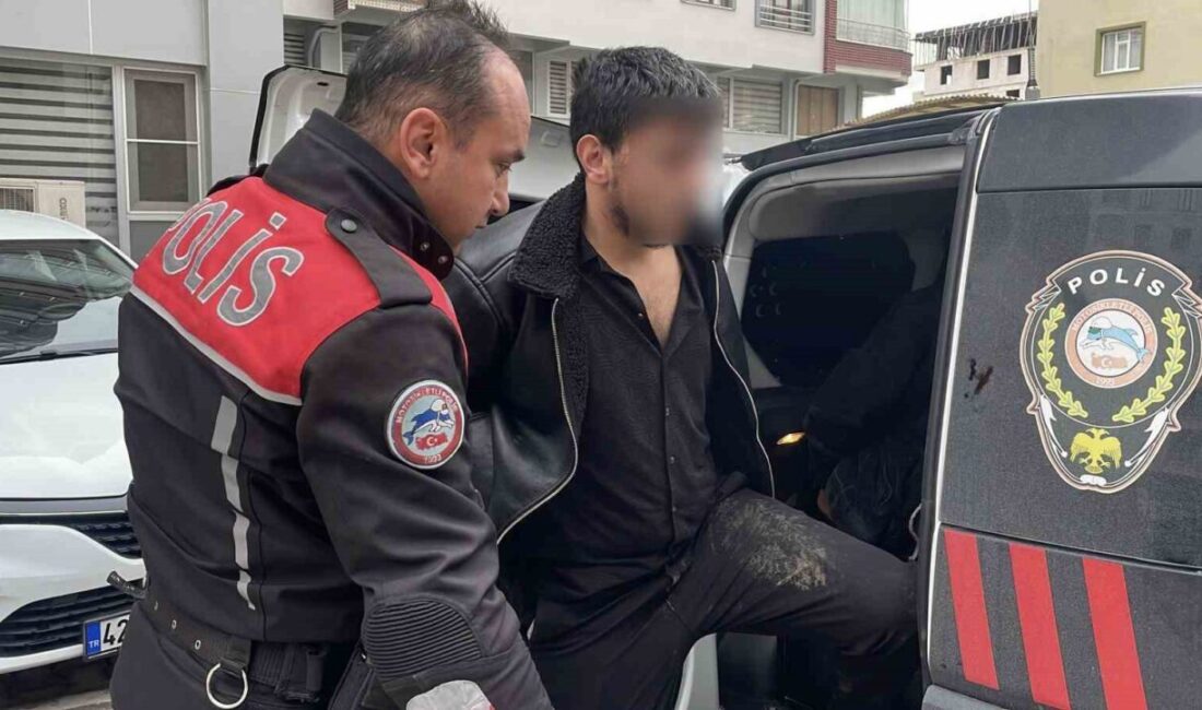 Konya’da polis ekiplerinin şüphe üzerine dur ihtarında bulunduğu otomobil kaçarken,