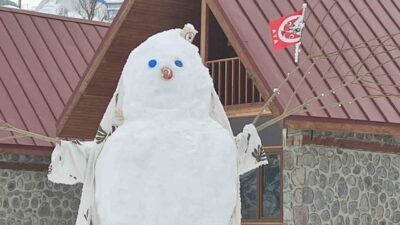 Ardahan’da etkili olan kar yağışı ve tipi nedeniyle kent genelinde
