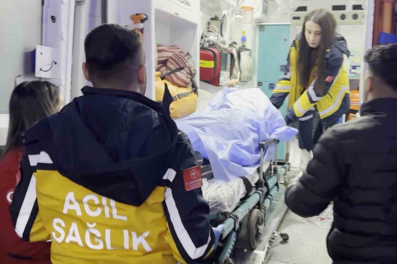 Aksaray’da aralarındaki bir mesele yüzünden tartışan 2 arkadaşın kavgası kanlı