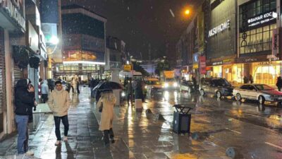 Meteoroloji Genel Müdürlüğü’nün uyarılarının ardından İstanbul Arnavutköy’de kar yağışı yeniden