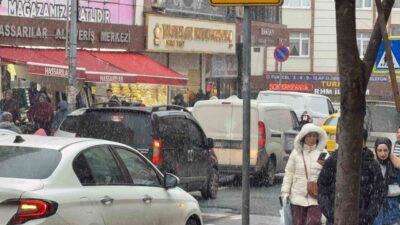 İstanbul Arnavutköy’de kar yağışı sabah saatlerinden itibaren zaman zaman etkisini