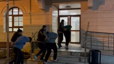 İstanbul’un Arnavutköy ilçesinde gerçekleştirilen operasyonlarda çeşitli suçlardan aranan 3 firari