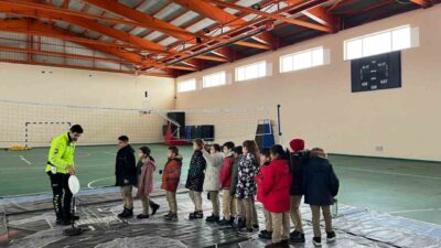 Arpaçay’da öğrencilere, “Temel Trafik Eğitimi ve Bilgilendirme” eğitimi verildi. Kars’ın