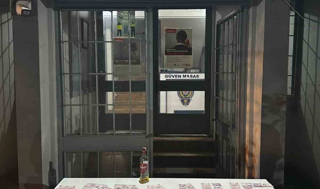 Artvin’de polis ekiplerince kumar oynanan bir kıraathaneye düzenlenen baskında, 19