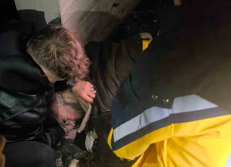 Zonguldak’ın Alaplı İlçesinde inşaatta asansör boşluğuna düşüp, yaralanarak mahsur kalan