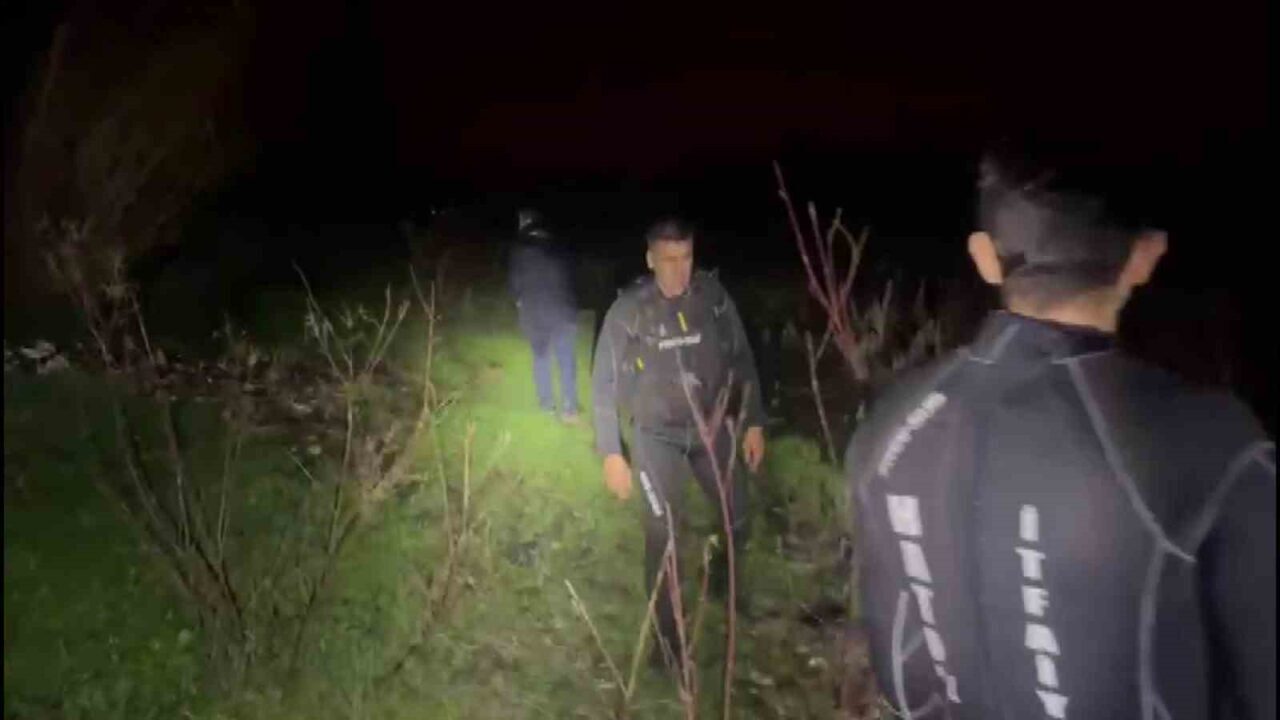 Hatay’da Asi Nehri’ne düşerek akıntıya kapılan şahsı bulmak için çalışma