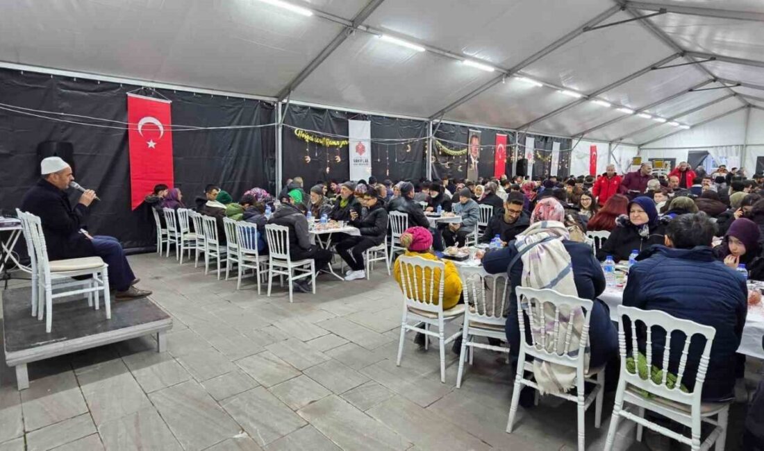 Çankırı’da Vakıflar AnkaraBölge Müdürlüğü’nün düzenlediği iftar yemeği, yüzlerce vatandaşı aynı