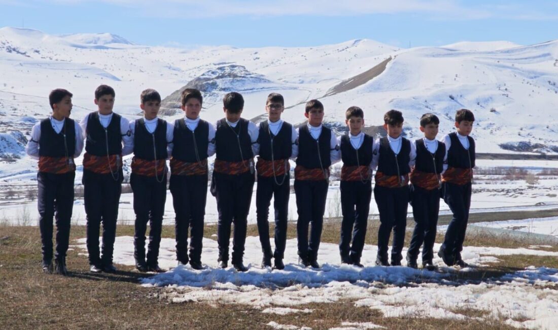Okul Sporları kapsamında Erzurum’da düzenlenen Halk Oyunları İl Birinciliği yarışmasında