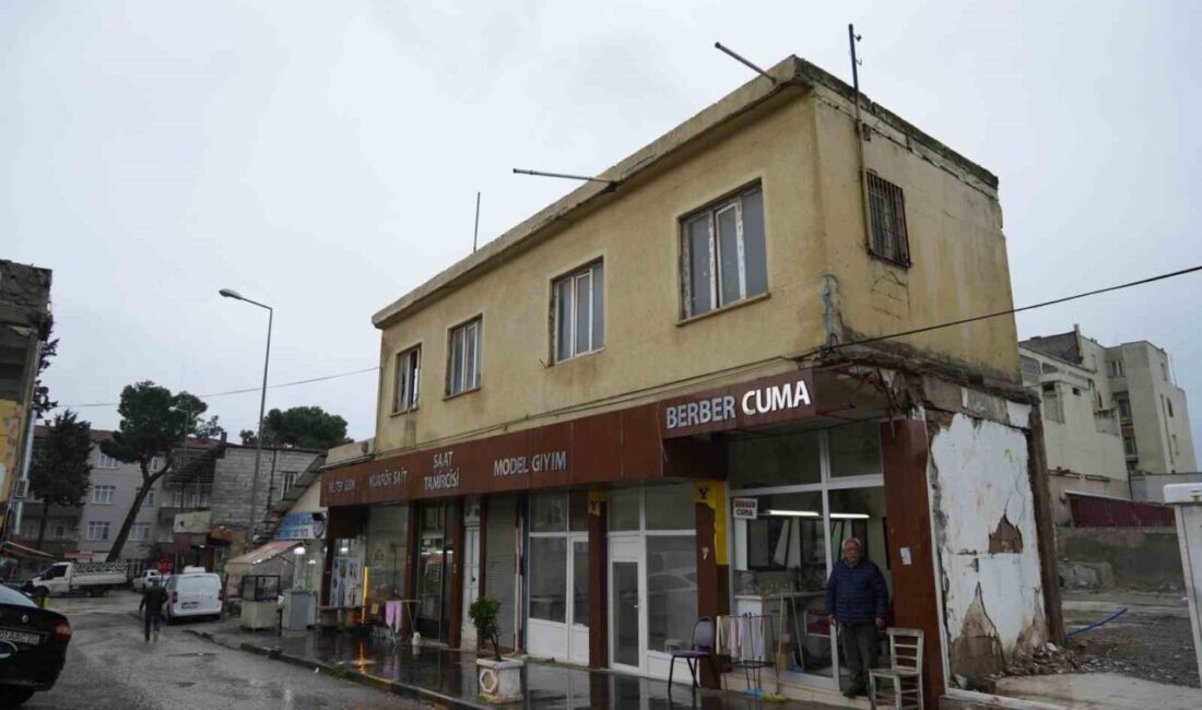 Kahramanmaraş merkezli 10 ili etkileyen depremde Gaziantep’in İslahiye ilçesinde bulunan