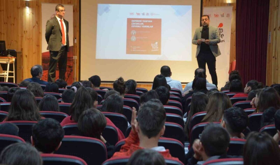 Çorum’da Kahramanmaraş merkezli depremin 3’üncü yıl dönümünde ortaokul öğrencilerine, deprem
