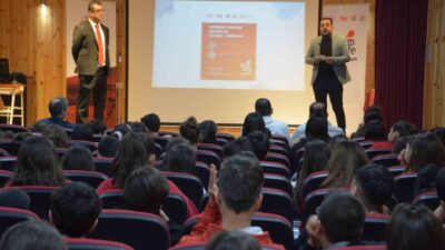 Çorum’da Kahramanmaraş merkezli depremin 3’üncü yıl dönümünde ortaokul öğrencilerine, deprem