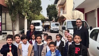 Aydın’ın Sultanhisar ilçesine bağlı Atça Mahallesi’nde Atça Atatürk İlkokulu öğrencileri,