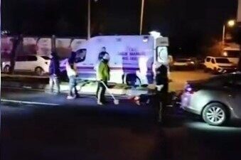 Avcılar’da caddenin karşısına geçmeye çalışan engelli gence otomobil çarptı. Şahıs,