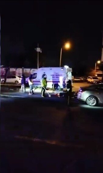 Avcılar’da caddenin karşısına geçmeye çalışan engelli gence otomobil çarptı. Şahıs,