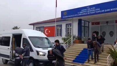 Hatay’da polis ekipleri tarafından gerçekleştirilen operasyonlarda 12 göçmen yakalanırken, insan