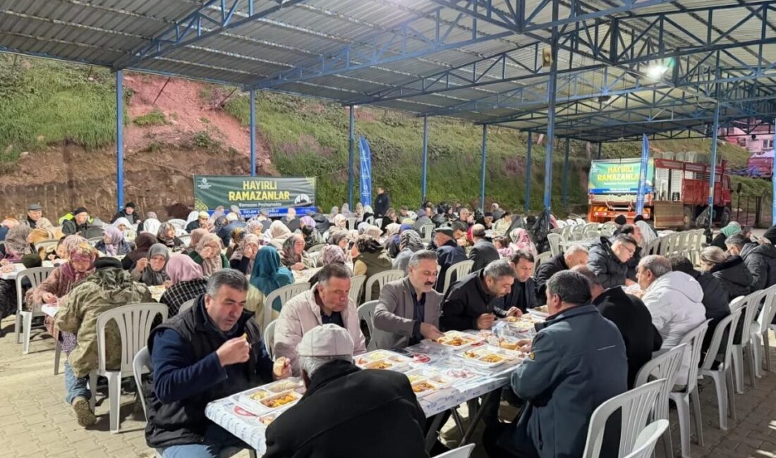 Aydın Büyükşehir Belediyesi Yenipazar Eğridere Mahallesi’nde iftar yemeği verdi. Aydın