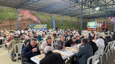 Aydın Büyükşehir Belediyesi Yenipazar Eğridere Mahallesi’nde iftar yemeği verdi. Aydın
