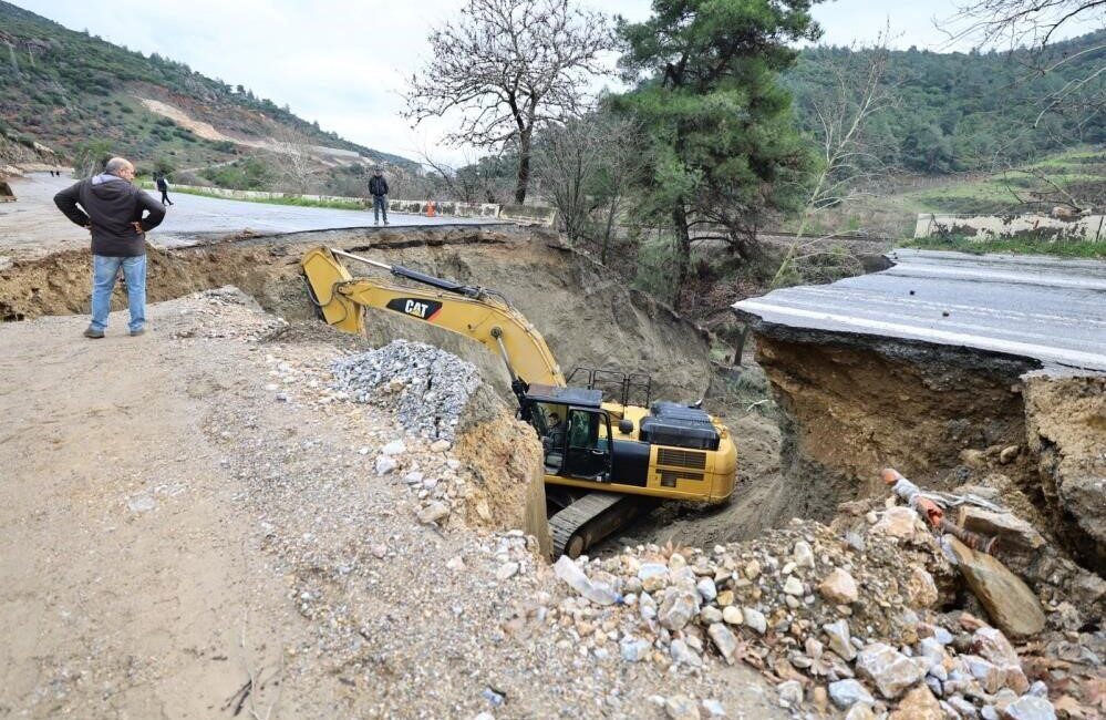 İzmir’in Selçuk ilçesi ile Aydın’a bağlı Ortaklar arasındaki karayolunda sağanak