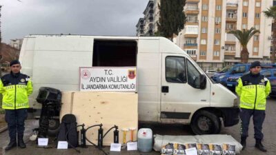 Aydın’ın Germencik ilçesinde jandarmanın ihtarına uymayıp takip sonucu yakalanan araçta