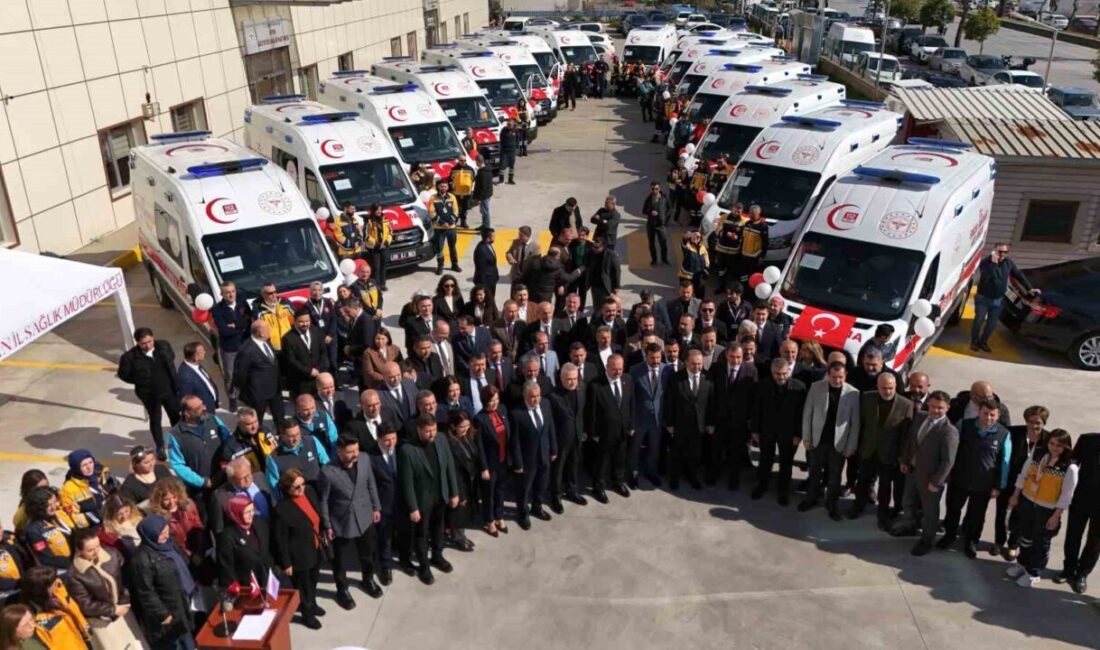 Sağlık Bakanlığı ve hayırseverlerin desteğiyle Aydın’a kazandırılan 16 yeni ambulans,