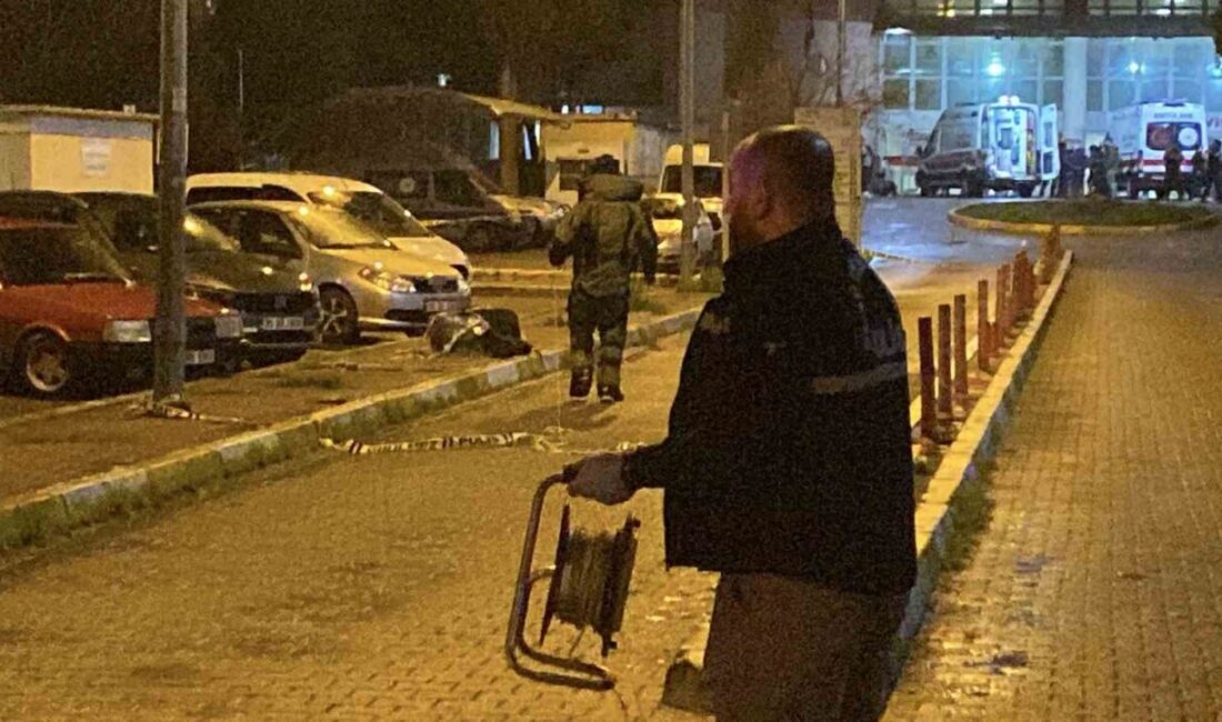 Aydın’ın Efeler ilçesinde hastanenin acil servisi önündeki şüpheli valiz ekipleri