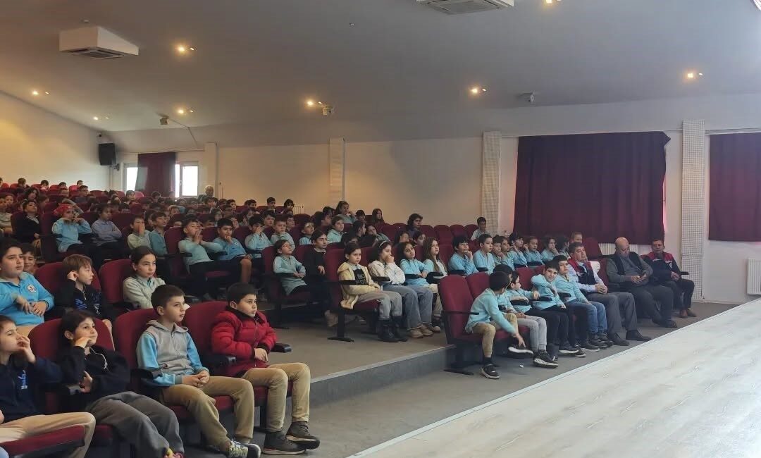 Aydın’ın Efeler ilçesinde öğrencilere suyun doğru ve tasarruflu kullanımı anlatıldı.